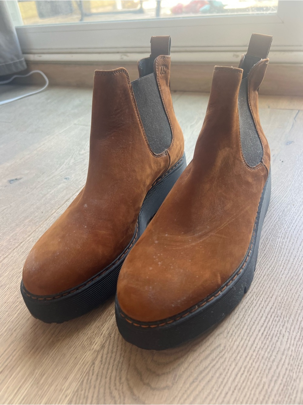 Brown Suede Chelsea Boots for women - Platform Sole